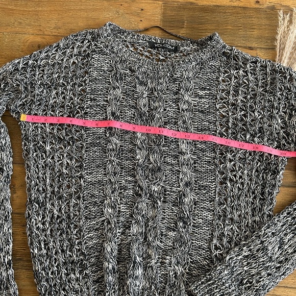 VOLCOM Open knit Black and White Long sleeve pullover Lightweight Size Medium - Picture 6 of 8
